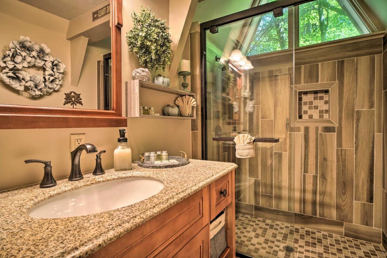 Snuggle Inn In The Heart Of Chalet Village! Gatlinburg Extérieur photo